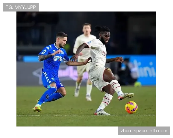 场边:恩波利门将扑出点球,主教练在场边激动挥拳庆祝 场边:恩波利门将扑出点球,主教练在场边激动挥拳庆祝